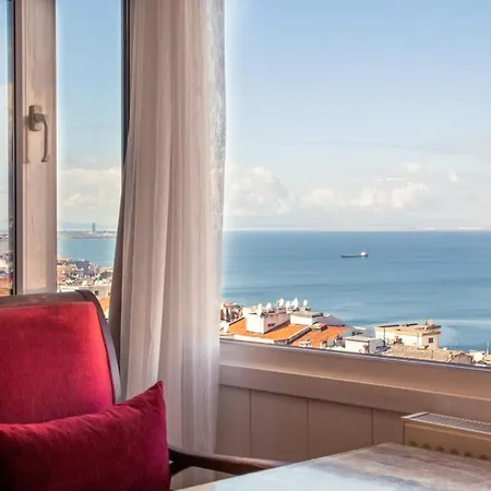 Flat With Mesmerizing Sea View In Konak Izmir