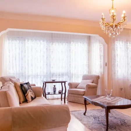 Flat With Mesmerizing Sea View In Konak Apartment *