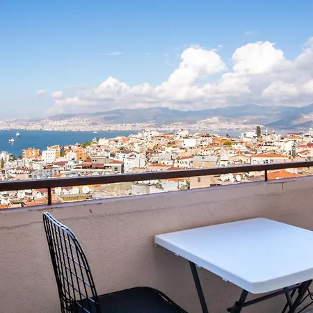 Flat With Mesmerizing Sea View In Konak Apartment *