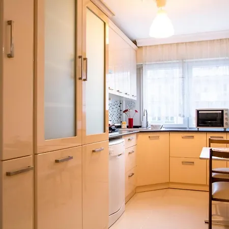 Flat With Mesmerizing Sea View In Konak