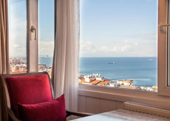 Flat With Mesmerizing Sea View In Konak Esmirna