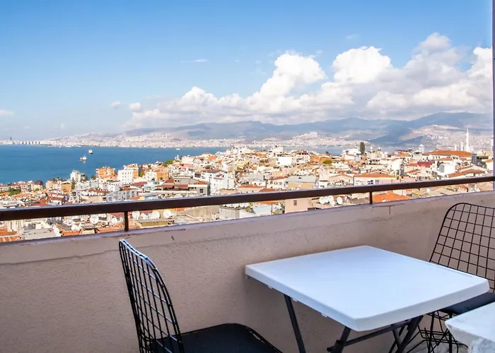 Flat With Mesmerizing Sea View In Konak Apartamento *