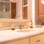 Flat With Mesmerizing Sea View In Konak