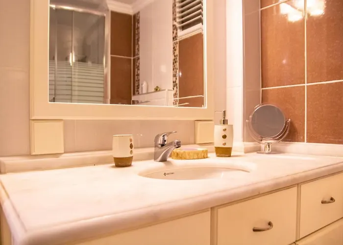 Flat With Mesmerizing Sea View In Konak